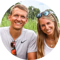 Daniel und Jessi von Life to Go lächeln gemeinsam in die Kamera als rundes Profilbild